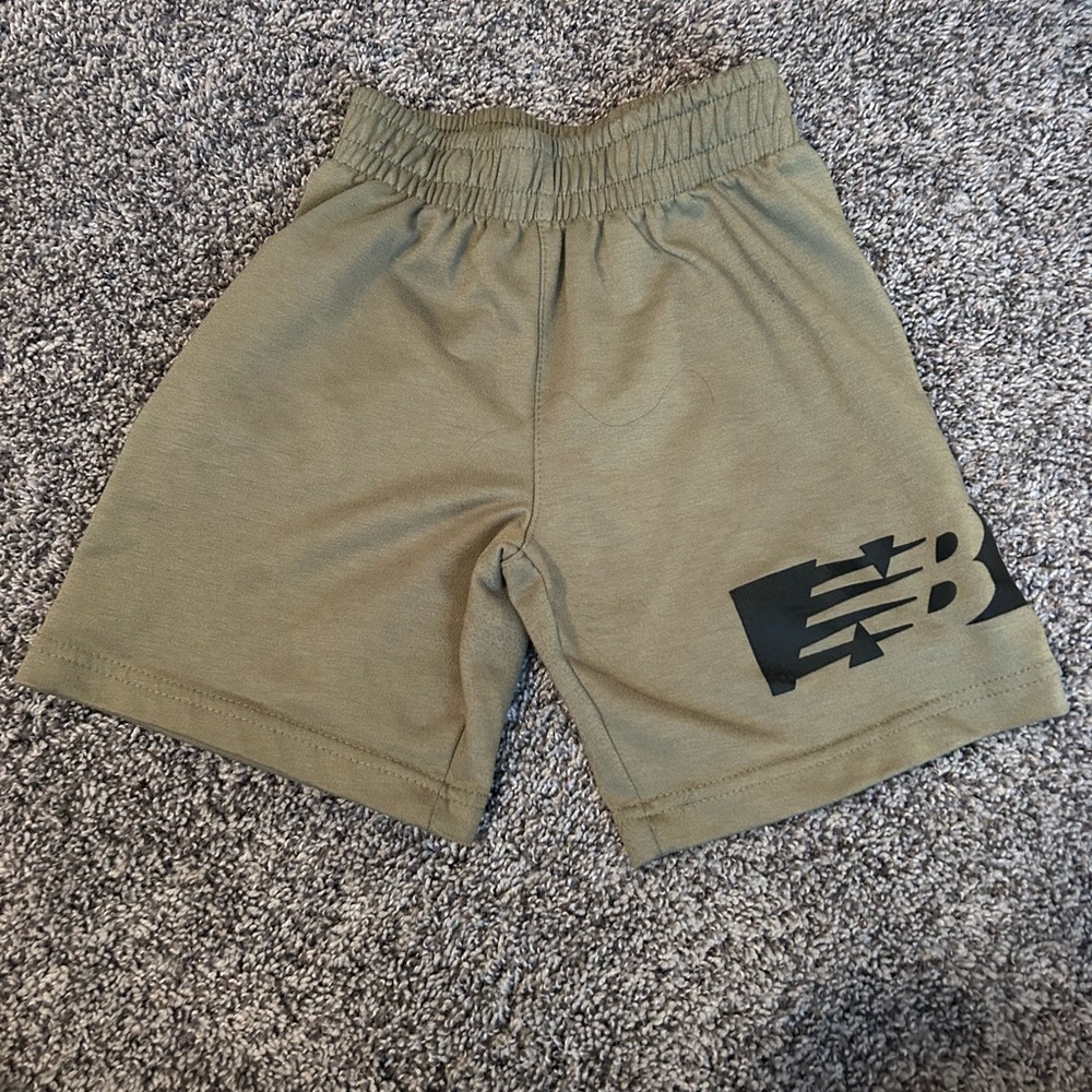New Balance Green Athletic Shorts Elastic Waistband Lightweight boys size 8